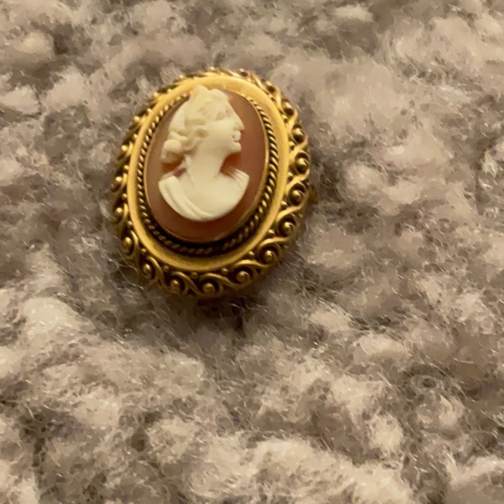Antique Gold and Cream Cameo Brooch Stamped 10k Gold